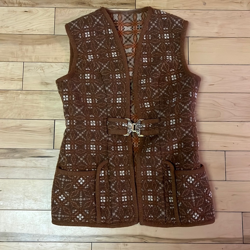 Women’s Brown Knit Vest with Decorative Buckle